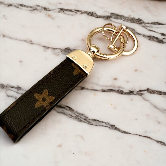 BNIB Unbranded upscale designer keychain - Picture 8 of 13